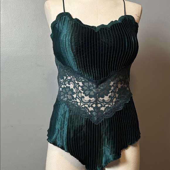 Vintage emerald green pleated chemise size M - Picture 12 of 13